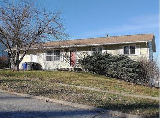 2066 Knollshire Rd NE, Cedar Rapids, IA 52402