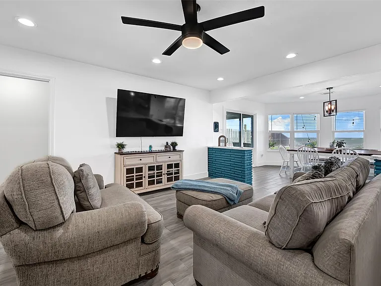 8010 Ocean Dr — Photo 10