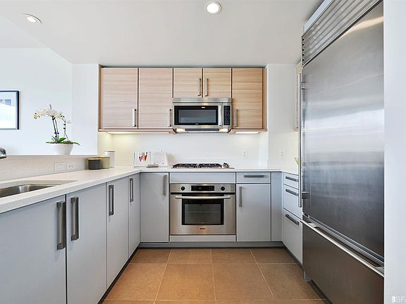 4th image of 555 4th St Unit 809