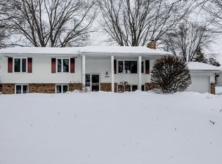 11451 Galtier Dr, Burnsville, MN 55337