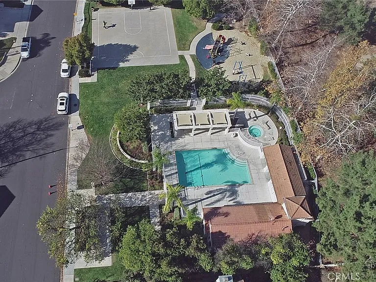 15464 Borges Dr — Photo 31
