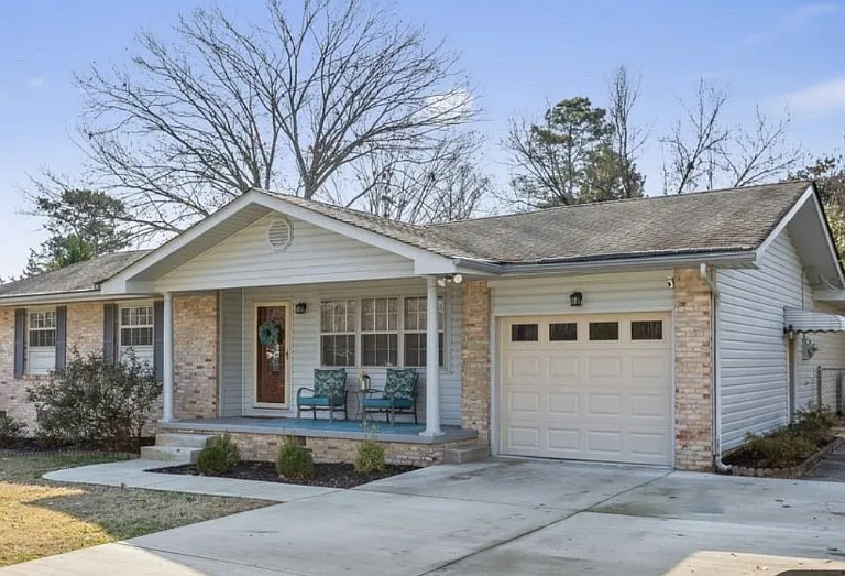 6654 Botsford Dr — Photo 2