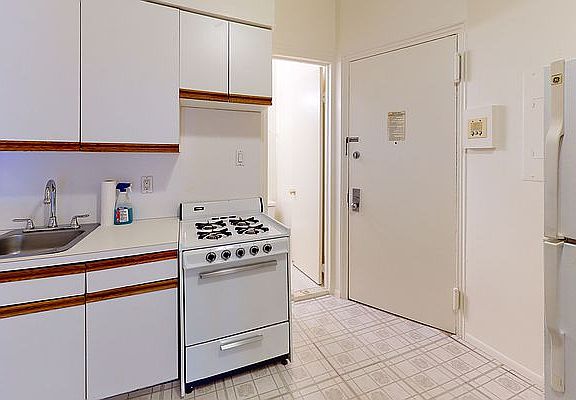 5th image of 305 E 76th St APT 3B