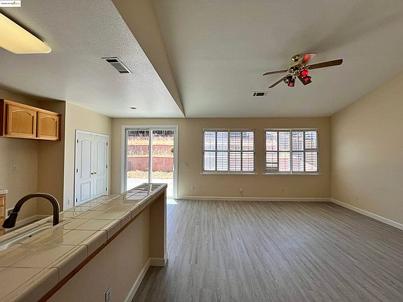 3rd image of 1371 Brooktrail Dr