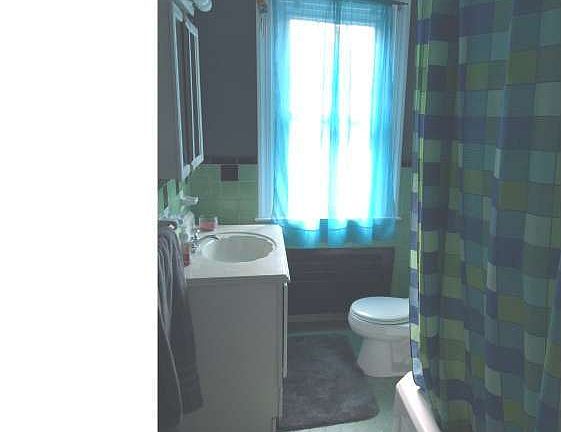 4th image of 4016 Hartel Ave