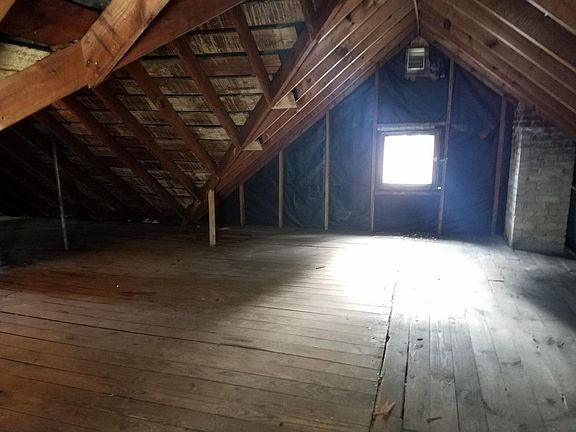 5th image of 62 E Hillcrest Ave