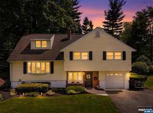 13 Gritman Ct, Westwood, NJ 07675