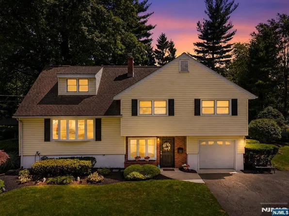 13 Gritman Ct, Westwood, NJ 07675