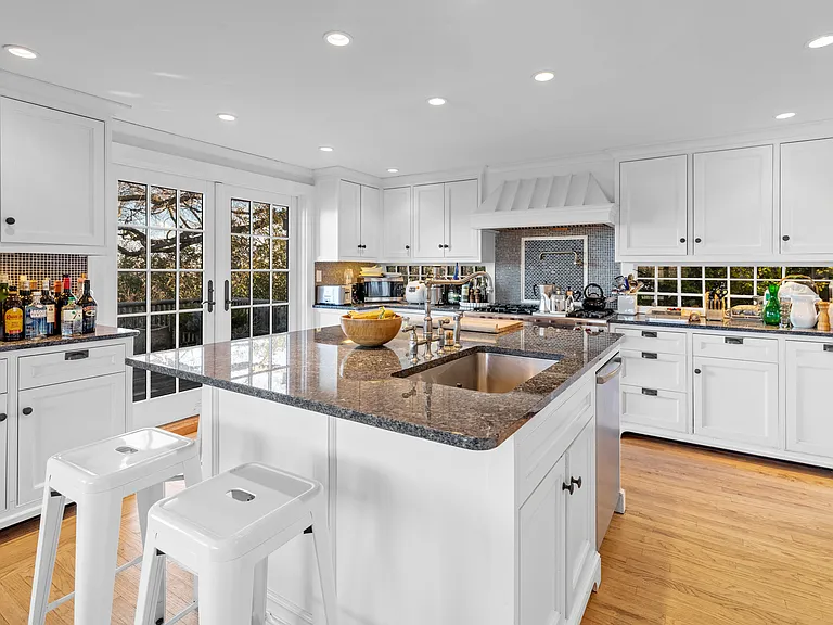 52 Fairlawn Dr — Photo 14