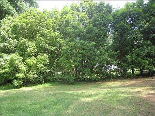 3rd image of 222 Pineview Dr