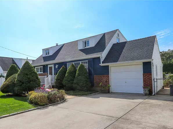 610 Irving Place, East Meadow, NY 11554