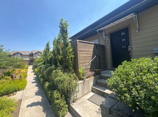37 N Mountain Ave, Ashland, OR 97520