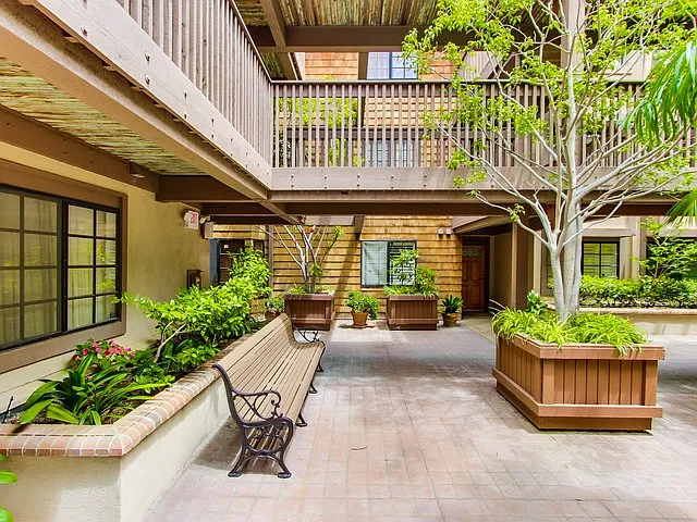 8860 Villa La Jolla Dr #218 — Photo 1