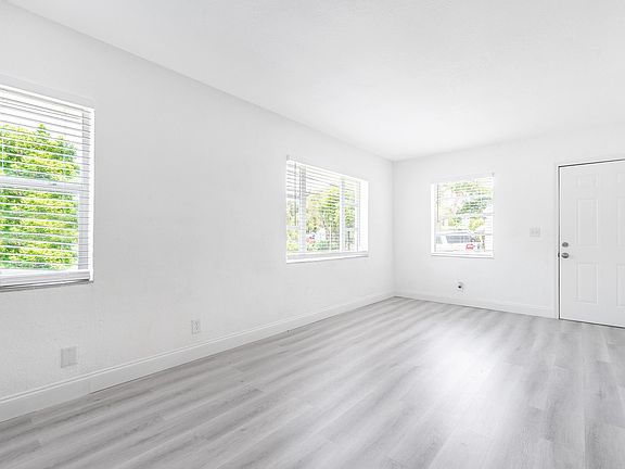 5th image of 5909 Pinewood Avenue