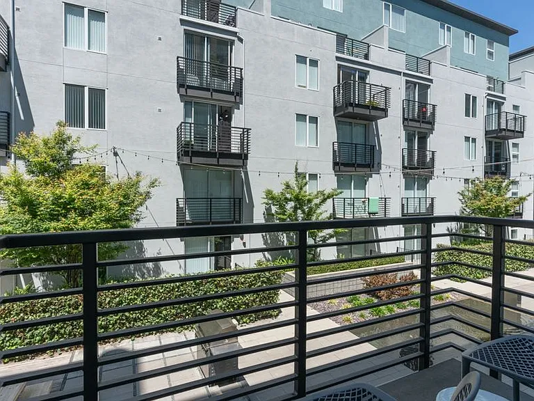 Domain Oakland — Photo 11