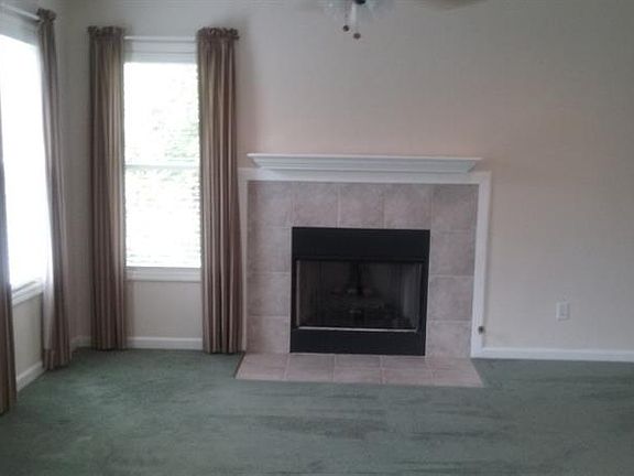4th image of 45 Harker Hill Dr #402