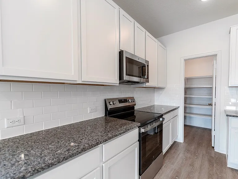 11130 Hollinger Cir — Photo 16