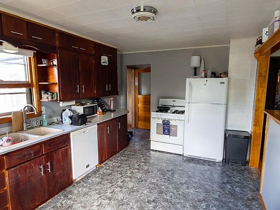 5th image of 216 E 3rd St #E