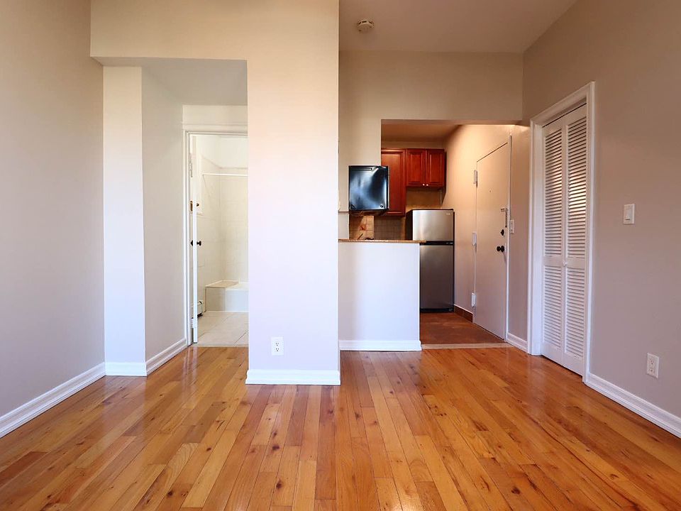 1st image of 81 Waverly Ave #1B