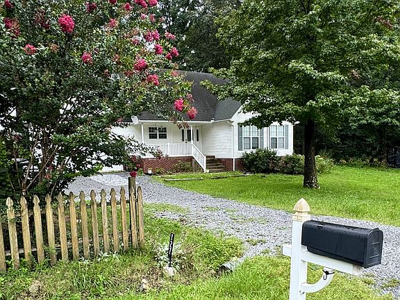 3rd image of 127 Silver Leaf Cir