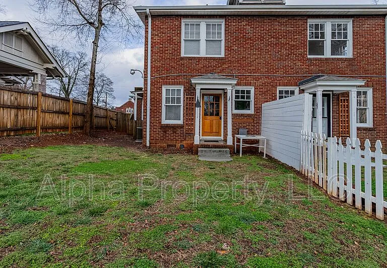 710 Augusta St — Photo 22