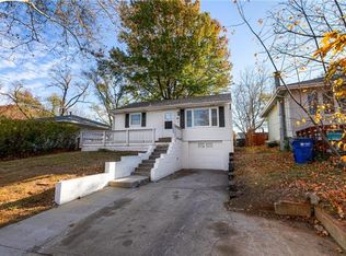 380 N Shore Dr, Kansas City, MO 64151