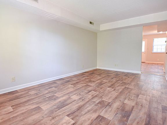 2nd image of 1551 E Knollwood Cir APT 2