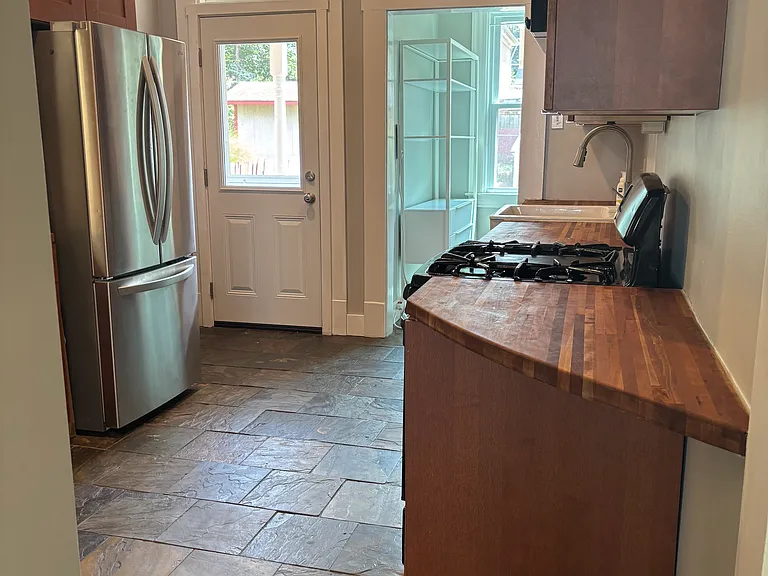 1022 Mellon St — Photo 9