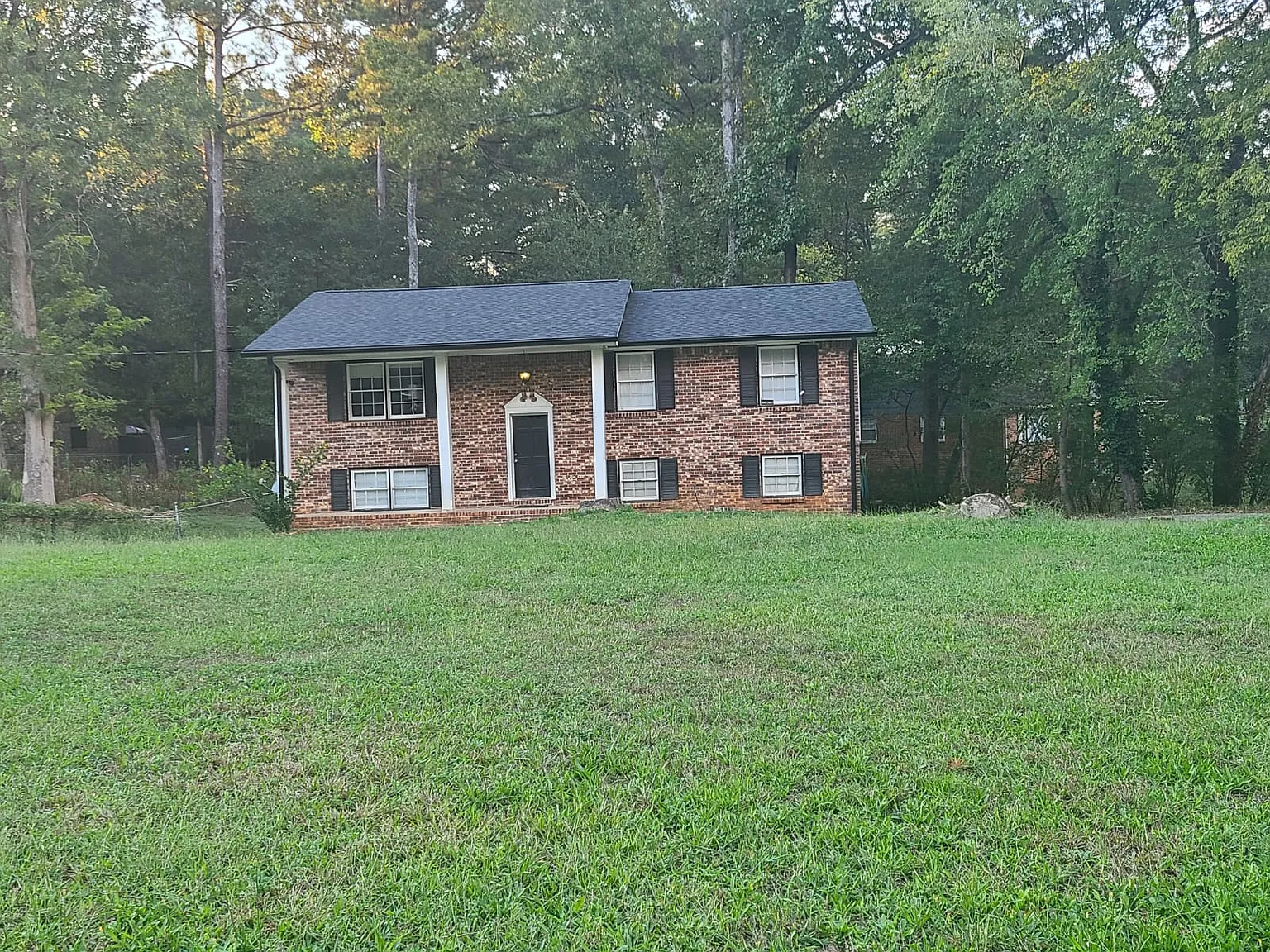 2564 Treadway Dr photo 1