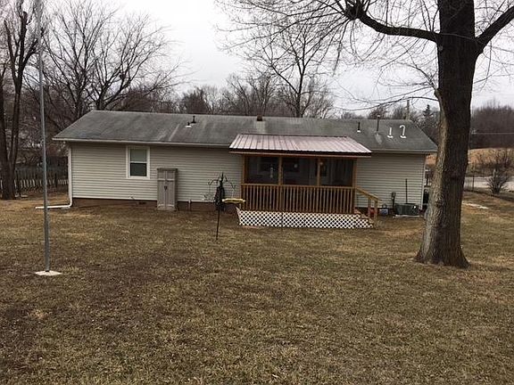 3rd image of 604 Pine St