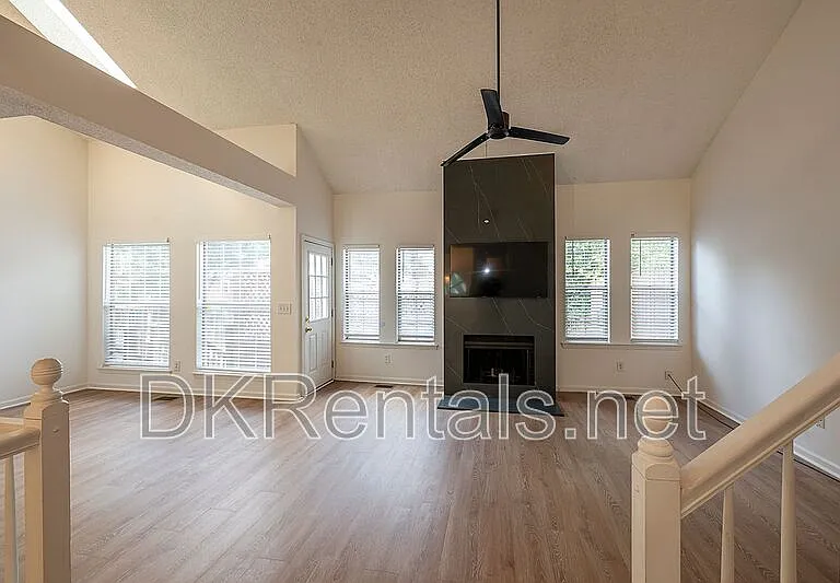 2200 Goodwood Blvd SE — Photo 4