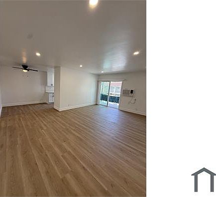 3rd image of 14254 Burbank Blvd #8
