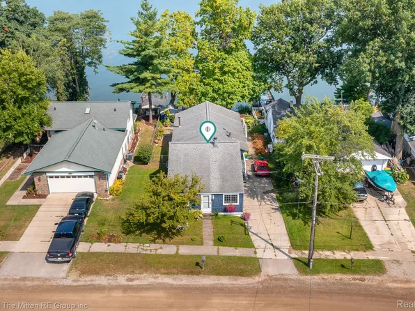 48460 Ormond Dr, Van Buren Township, MI 48111