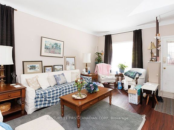 4th image of 13 Springbank Dr