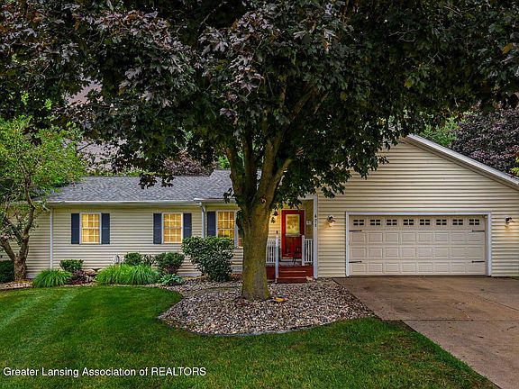 2nd image of 471 Windrock Ln