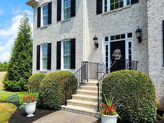 5th image of 127 Beacon Hill Pl