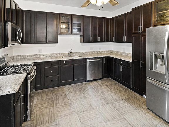 4th image of 5221 Botanical Ave