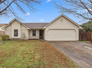 1027 Johnson St, Benbrook, TX 76126