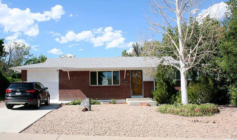 1st image of 7 Tartan Ln