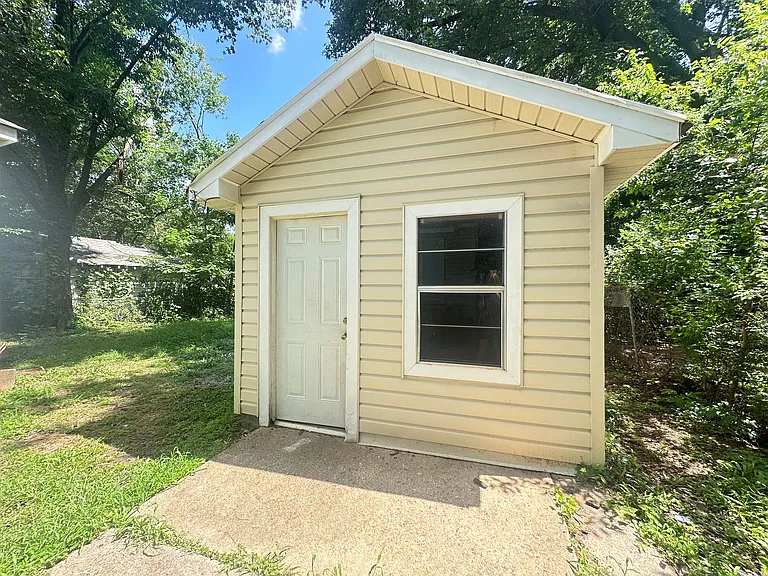 255 E Ratcliff St — Photo 14