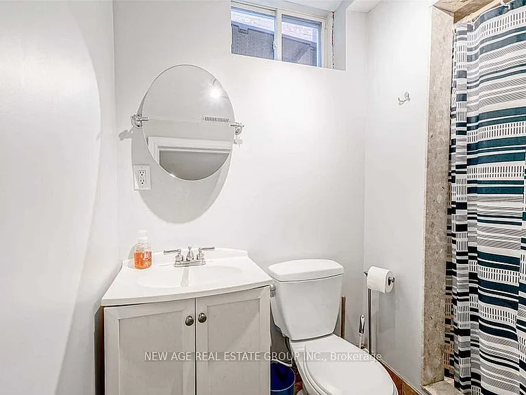 42 Ozner Cres — Photo 32
