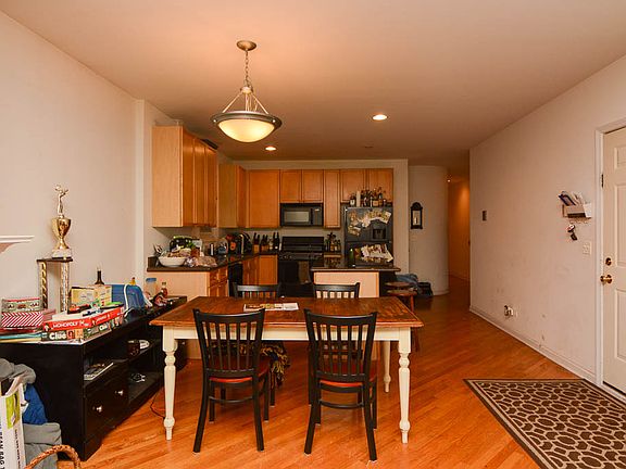 2nd image of 1125 W Wrightwood Ave #1E