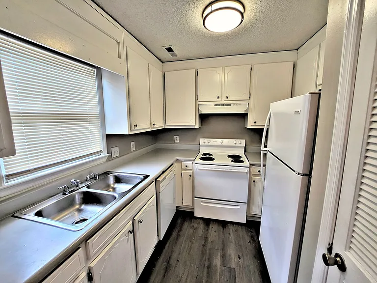 1509 Halston Cir NW — Photo 3
