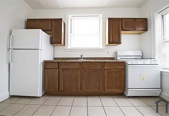 4th image of 8257 S Ingleside Ave #8253