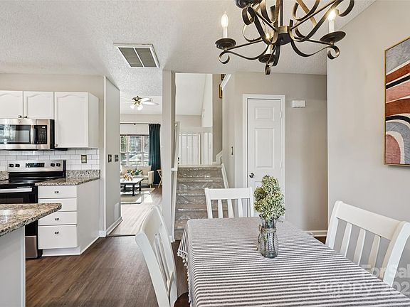 4th image of 10916 Pimlico Dr