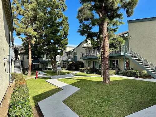 Bay Street Apts Photo 1