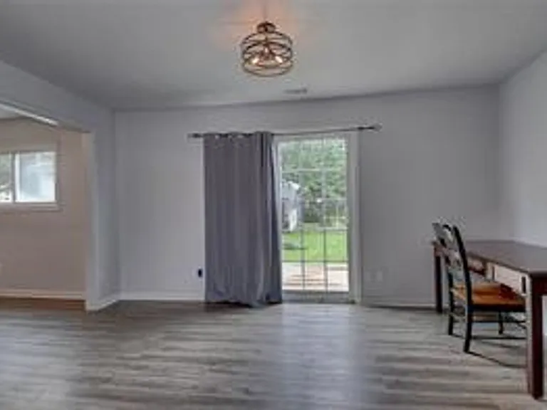 1093 Salisbury Dr — Photo 22