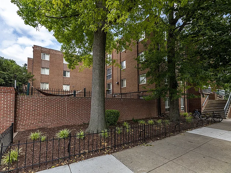 Professionally Landscaped Community