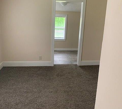 4th image of 290 Arden Cir