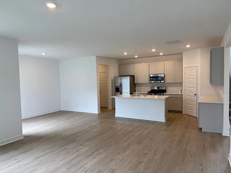 411 Eisenhower St — Photo 11